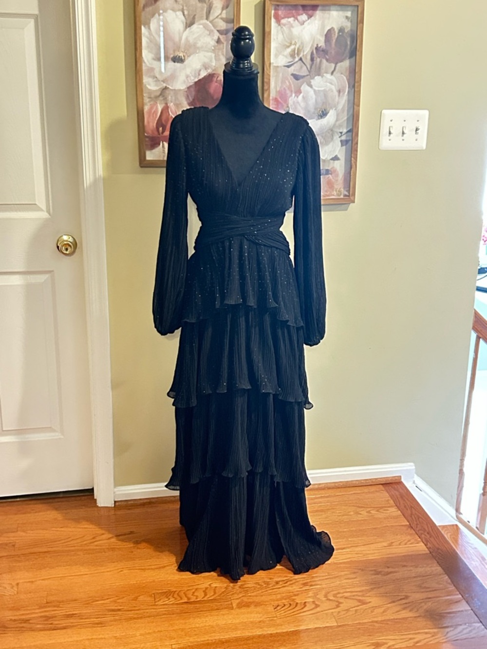 Astr Black Tiered Long-Sleeve Maxi Dress - Picture 5 of 6